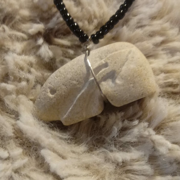 White Stone bear beaded necklace black/blue - Picture 7 of 16